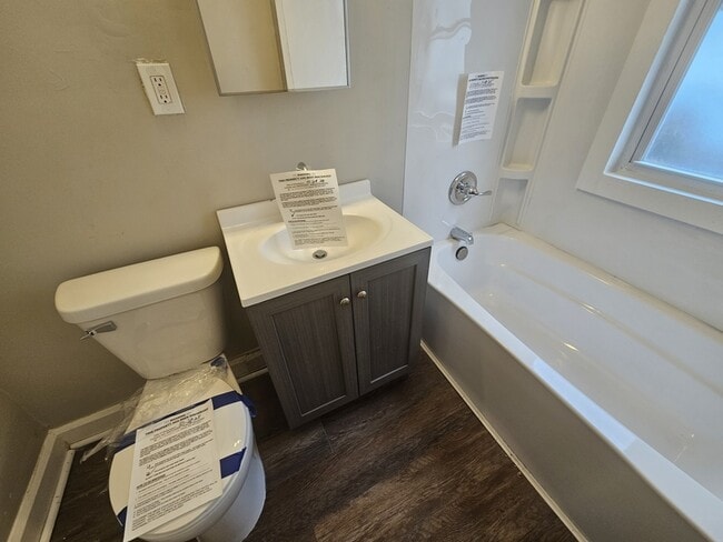 Building Photo - 931 Helmsdale Rd