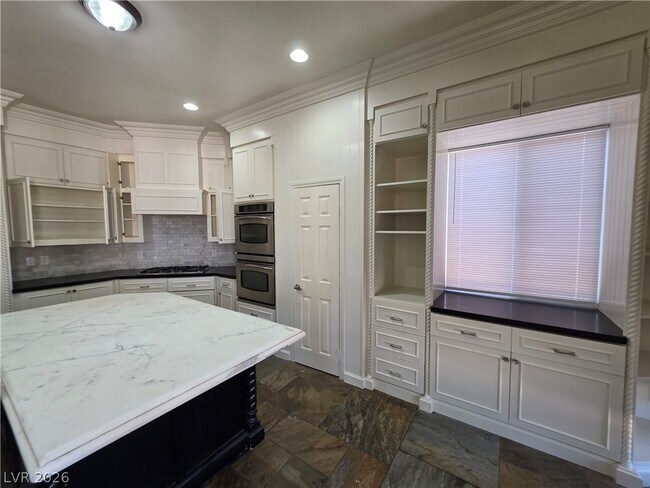 Building Photo - 9338 Wilderness Glen Ave