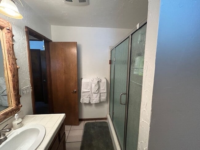 Building Photo - Moonridge 2 Bedroom/2 Baths