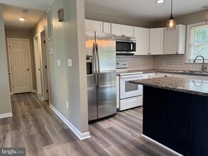 Building Photo - 5077 Macnamara Dr