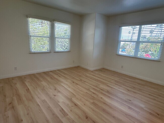 Building Photo - Spacious 2-Bedroom Condo in Prime Pasadena Area