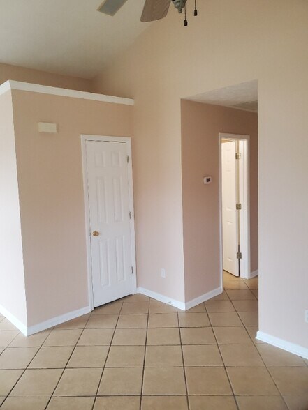 Building Photo - 8100 Webster Ct NE