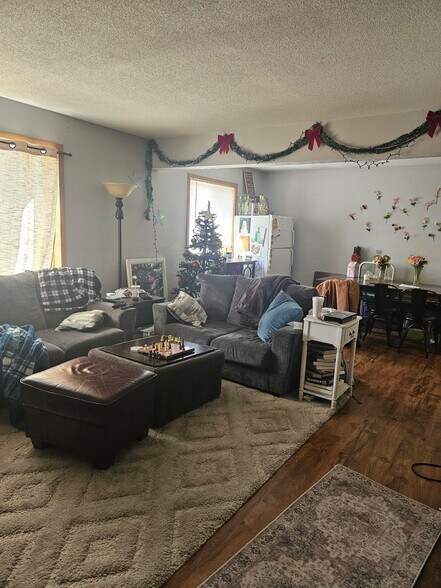 Building Photo - 216 West Ave