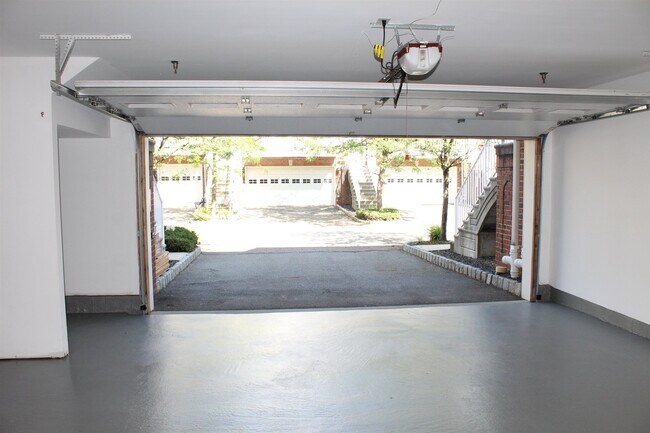 Building Photo - 9 McMartin Ct