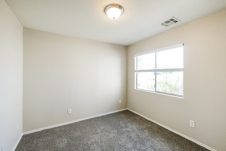 Building Photo - 11457 W Rio Vista Ln