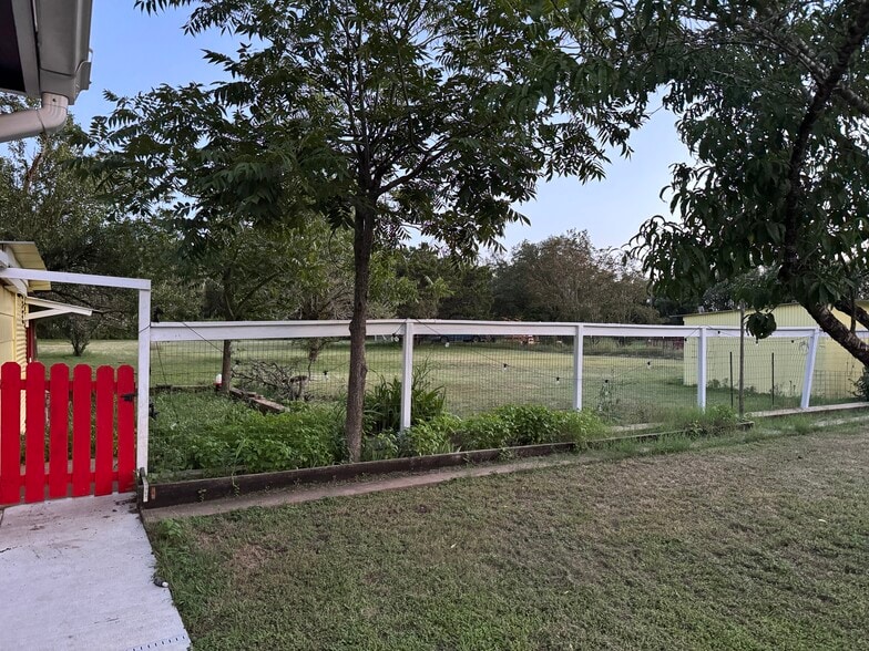 Building Photo - 407 East St