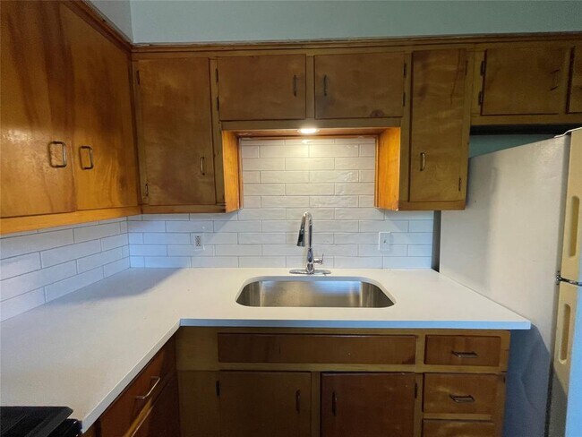 Building Photo - 3106 Duval St