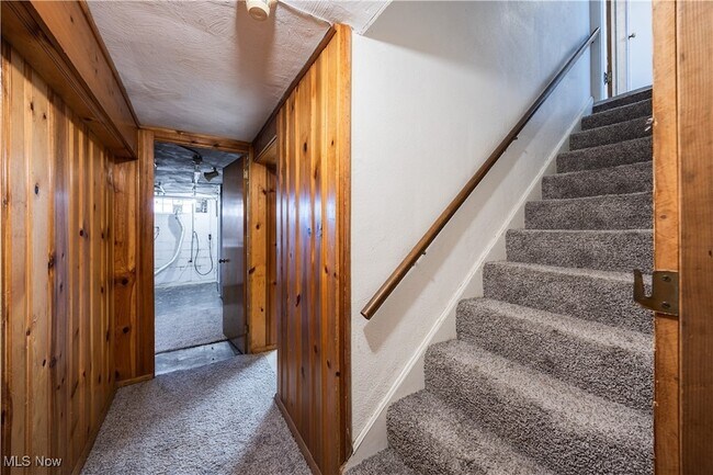 Building Photo - 23211 Fernwood Dr