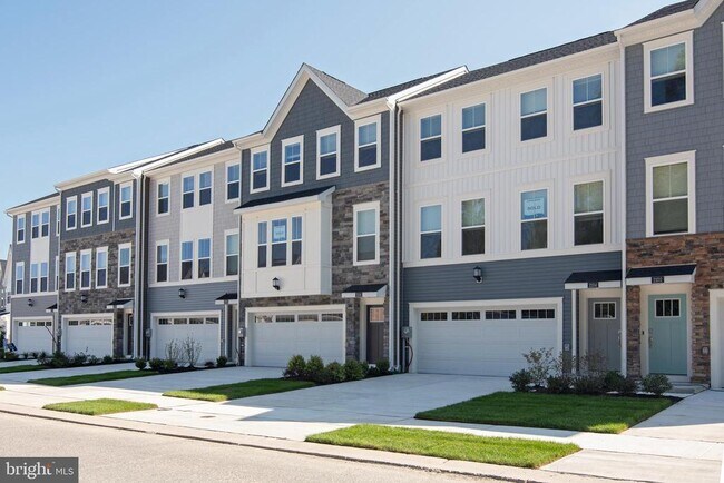 Building Photo - 2110 Winterberry Ln