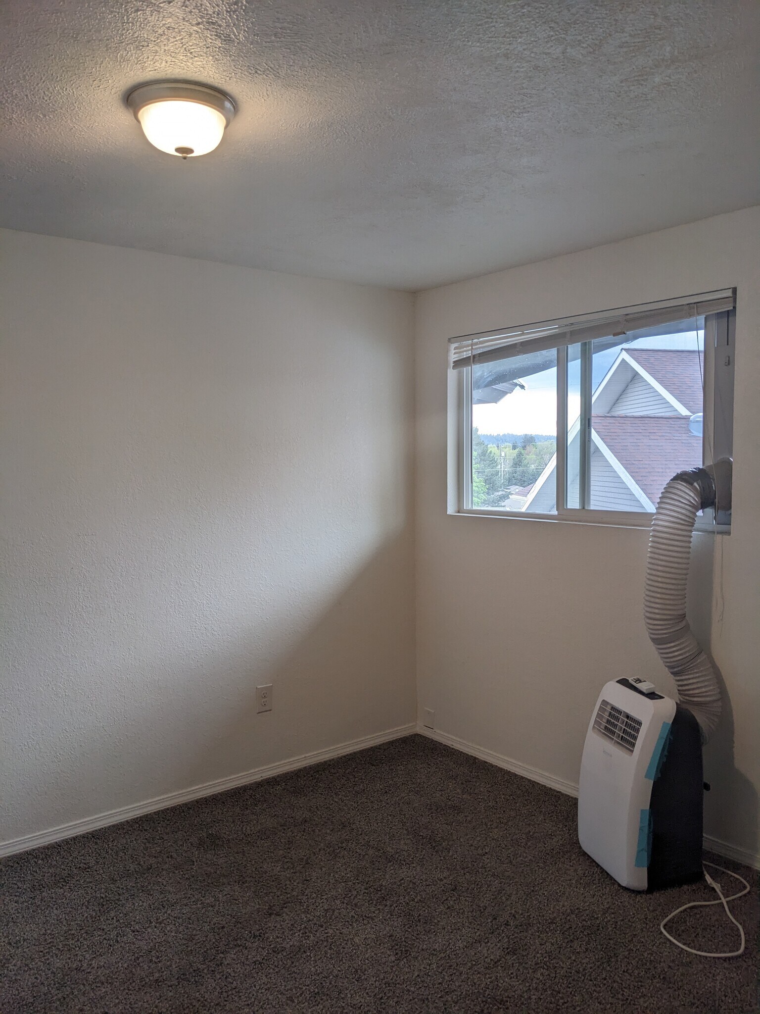 Building Photo - 3118 E MARIETTA AVE APT 2