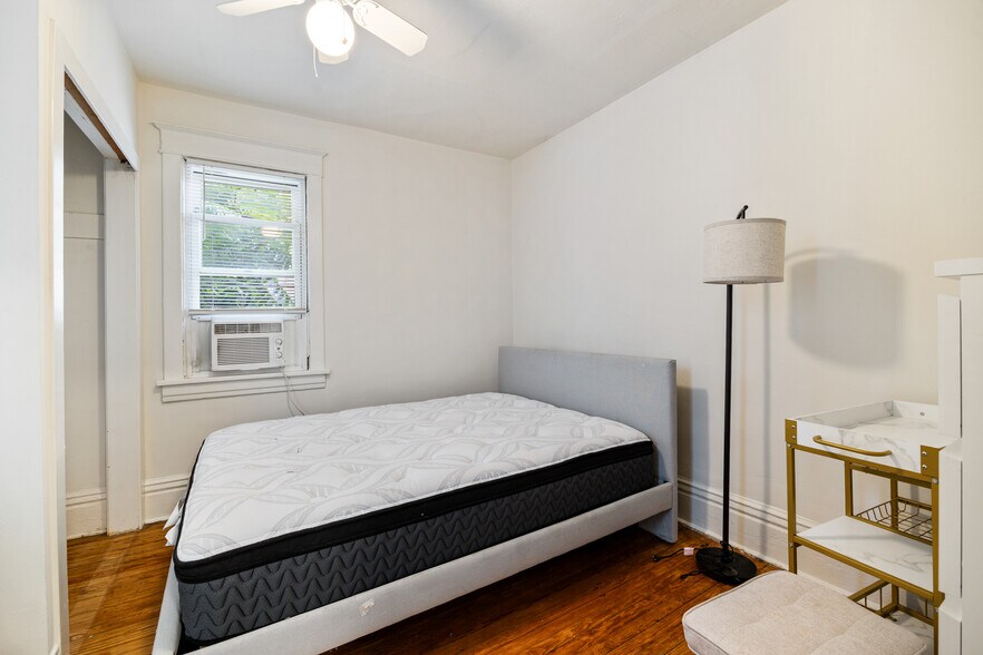 Building Photo - 1011 Garnett Pl