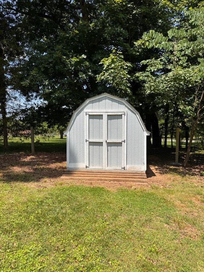 Building Photo - 3 Bedroom || 2.5 Bathroom Single Family Home