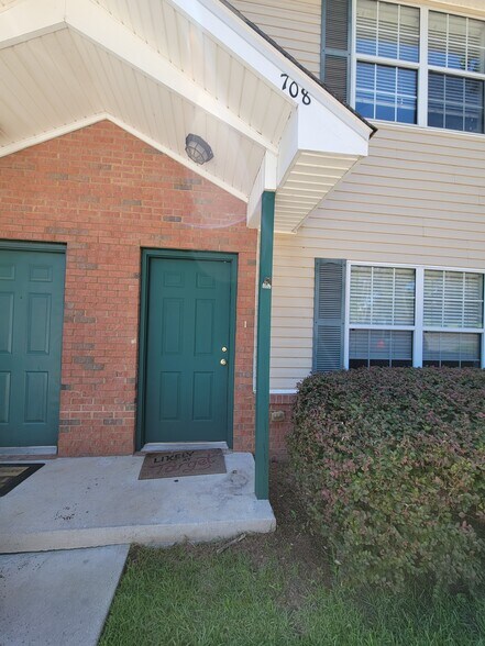 Primary Photo - 2403 Hartsfield Rd
