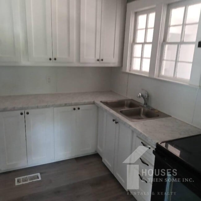 Building Photo - 104 Cooksey Ave