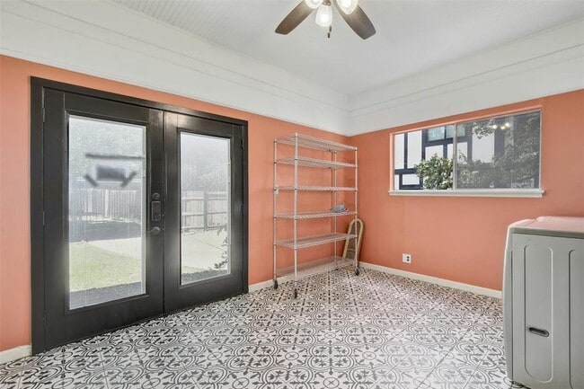 Building Photo - 1606 Travis Heights Blvd