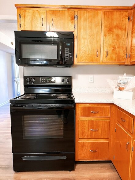 Building Photo - 470 Martha Ln