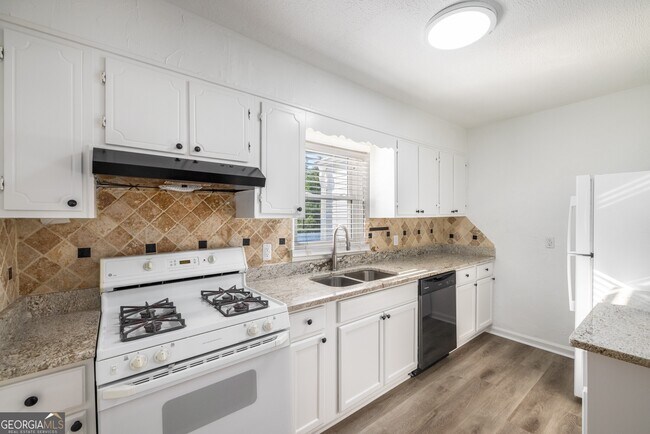 Building Photo - 1801 Crestridge Dr SE