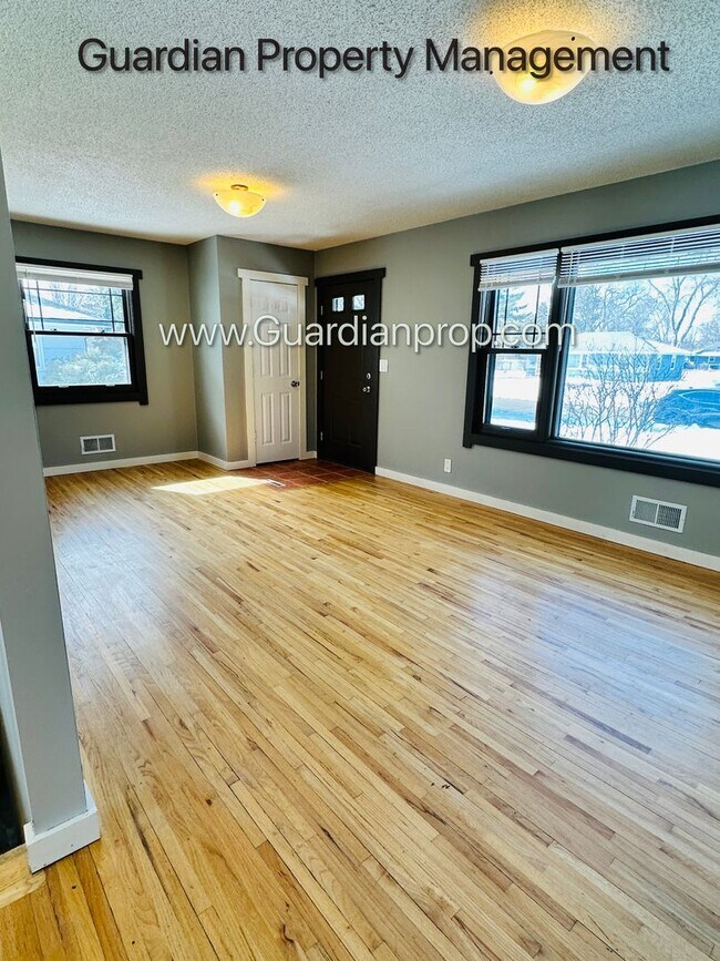 Building Photo - Richfield Single Family Home, Fenced Yard, 2 Car Garage, Dishwasher