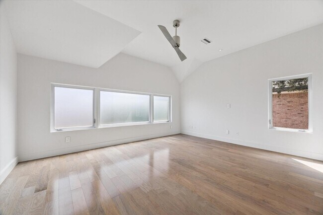 Building Photo - 1222 Marconi St