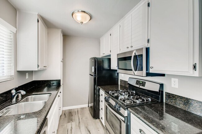 Building Photo - Move-in ready 2-Bed, 2-Bath Condo