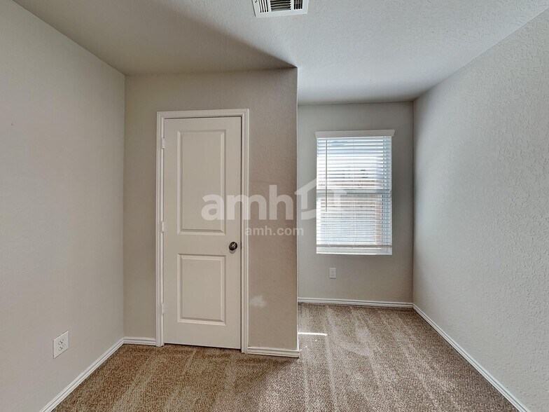 Building Photo - 10419 Varmus Dr