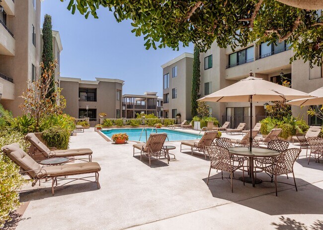 Building Photo - Stunning 2 Bed | 2 Bath Luxury Condo with ...