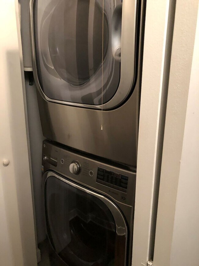 Building Photo - 411 W Ontario St