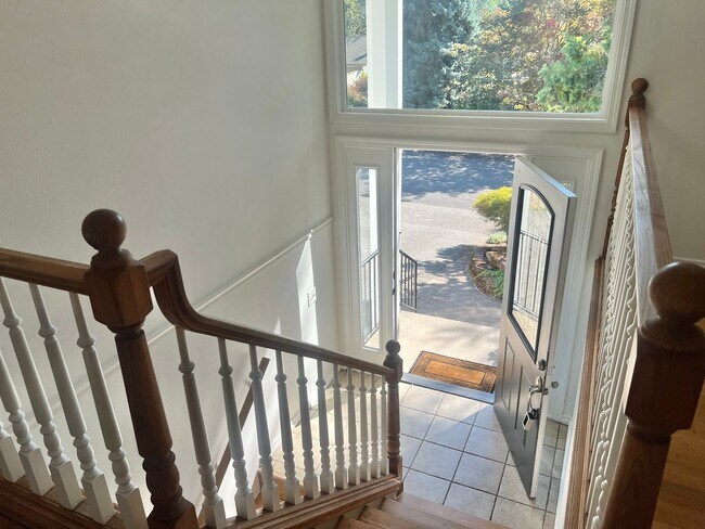 Building Photo - Mini Mansion in Salmon creek in mature nei...