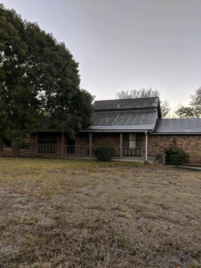 Building Photo - Attractive 3 bed / 2 bath family home