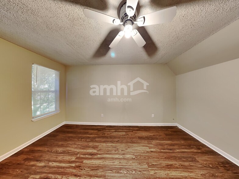 Building Photo - 4170 Monarch Dr