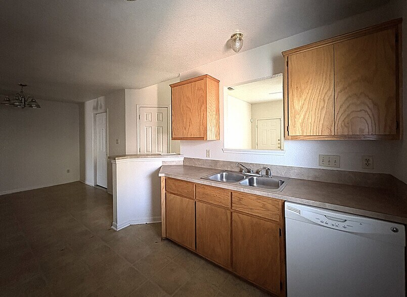 Building Photo - 2703 Vernice Loop