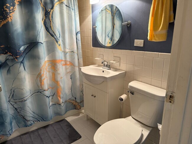 Building Photo - 5725 Holmes Ave