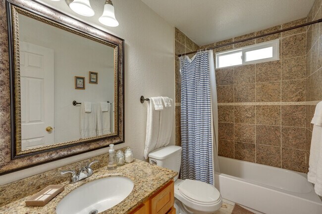 Building Photo - 420 Phoenix Cir