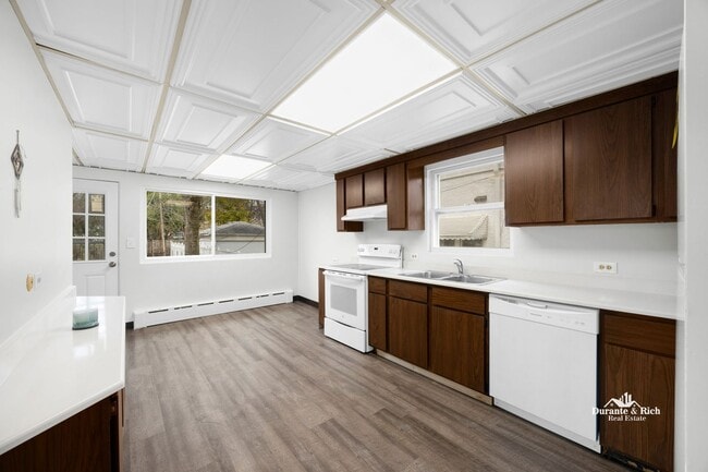 Building Photo - Single Family Home in Historic Oak Park Neighborhood