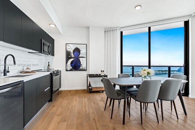 Building Photo - 398 NE 5th St