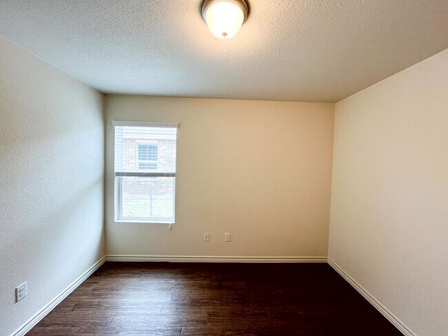 Building Photo - 1515 Justin Lp