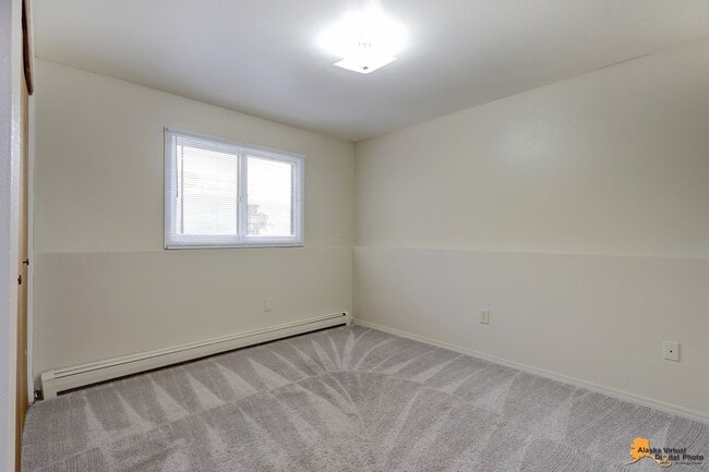 Building Photo - 3806 Iowa Dr