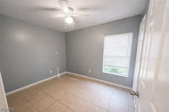 Building Photo - 609-611 Hawthorne Ave S