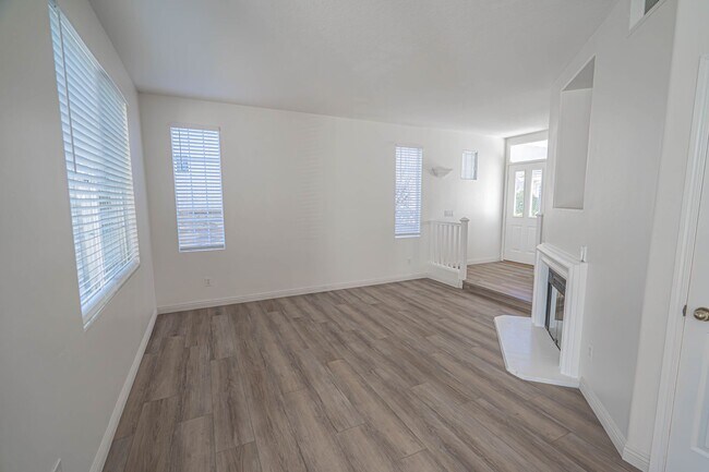 Building Photo - Charming 3-Bedroom Home with Large Loft or Alternate 4th Bedroom!