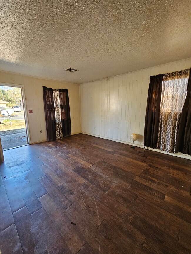 Building Photo - 4129 Piedmont Dr