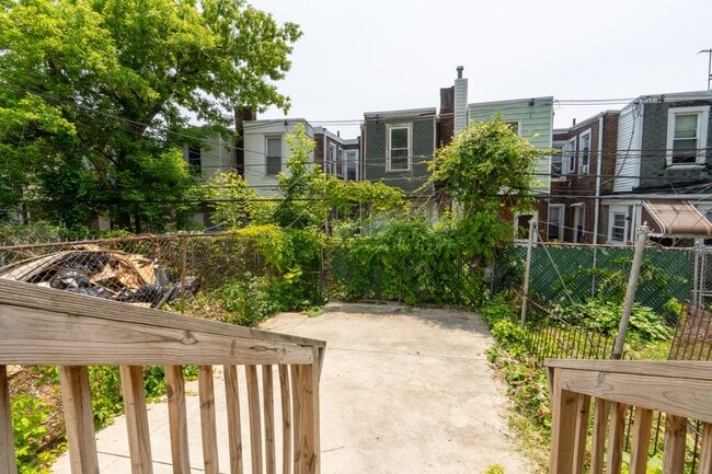 Building Photo - Newly rehabbed 3 bedroom 1.5 bath unit
