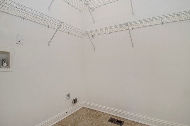 Building Photo - 4024 Oak Meadows Cove
