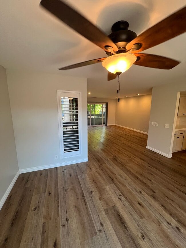 Building Photo - Lovely West Side Ventura Condo
