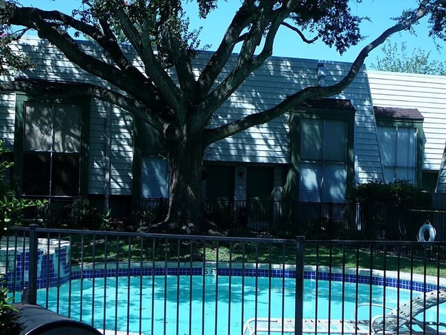 Building Photo - 5929 Queensloch Dr