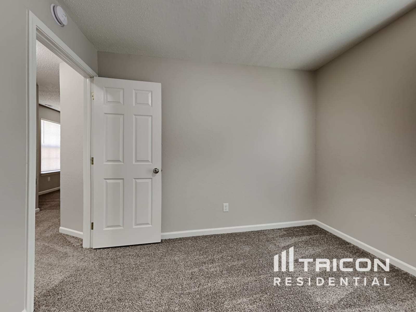 Building Photo - 4473 Redcliff N Ln