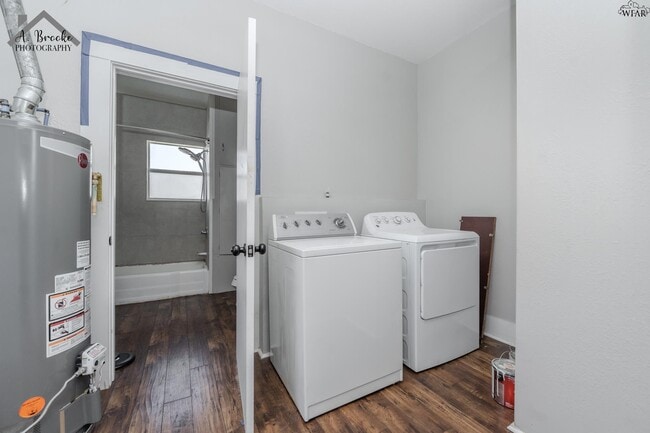 Building Photo - 603 E 4th St