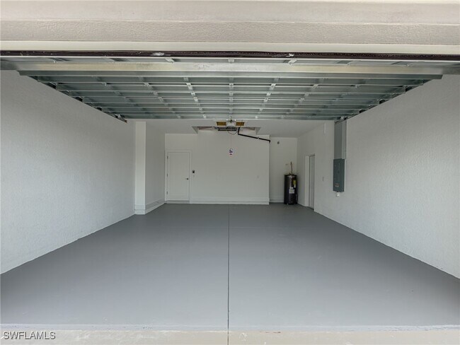 Building Photo - 438 Raymer St