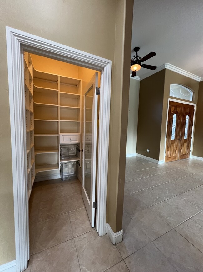 Building Photo - 12309 Thornwood Dr