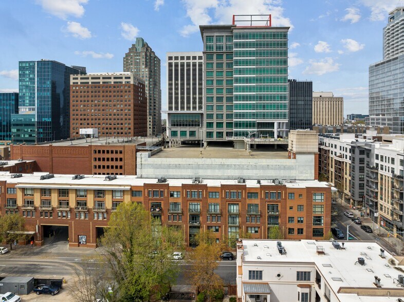 Building Photo - 444 S Blount St