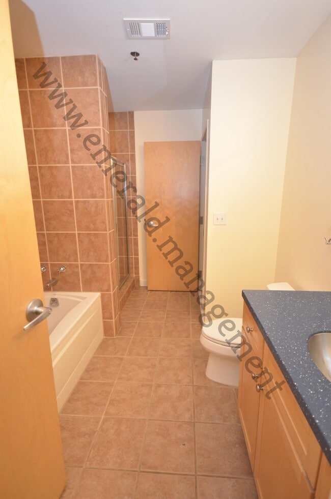 Building Photo - 640 Glen Iris Dr NE